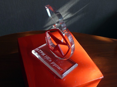 Фантазия + профильное оборудование рекламной фирмы